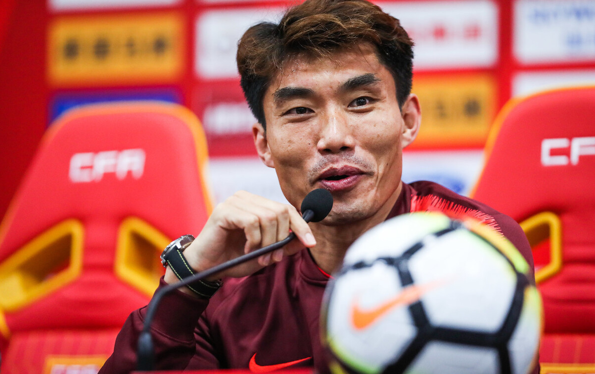 赛地聚焦——欧超杯加时末段热度飙升，新疆广汇队长鼓劲，质疑声仍在，球队文化再被提及的简单介绍