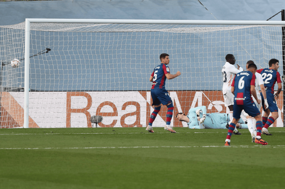  加时末段西甲传出新动向；武汉三镇止住颓势；管理层表态——赛场秩序良好；轮换策略成焦点